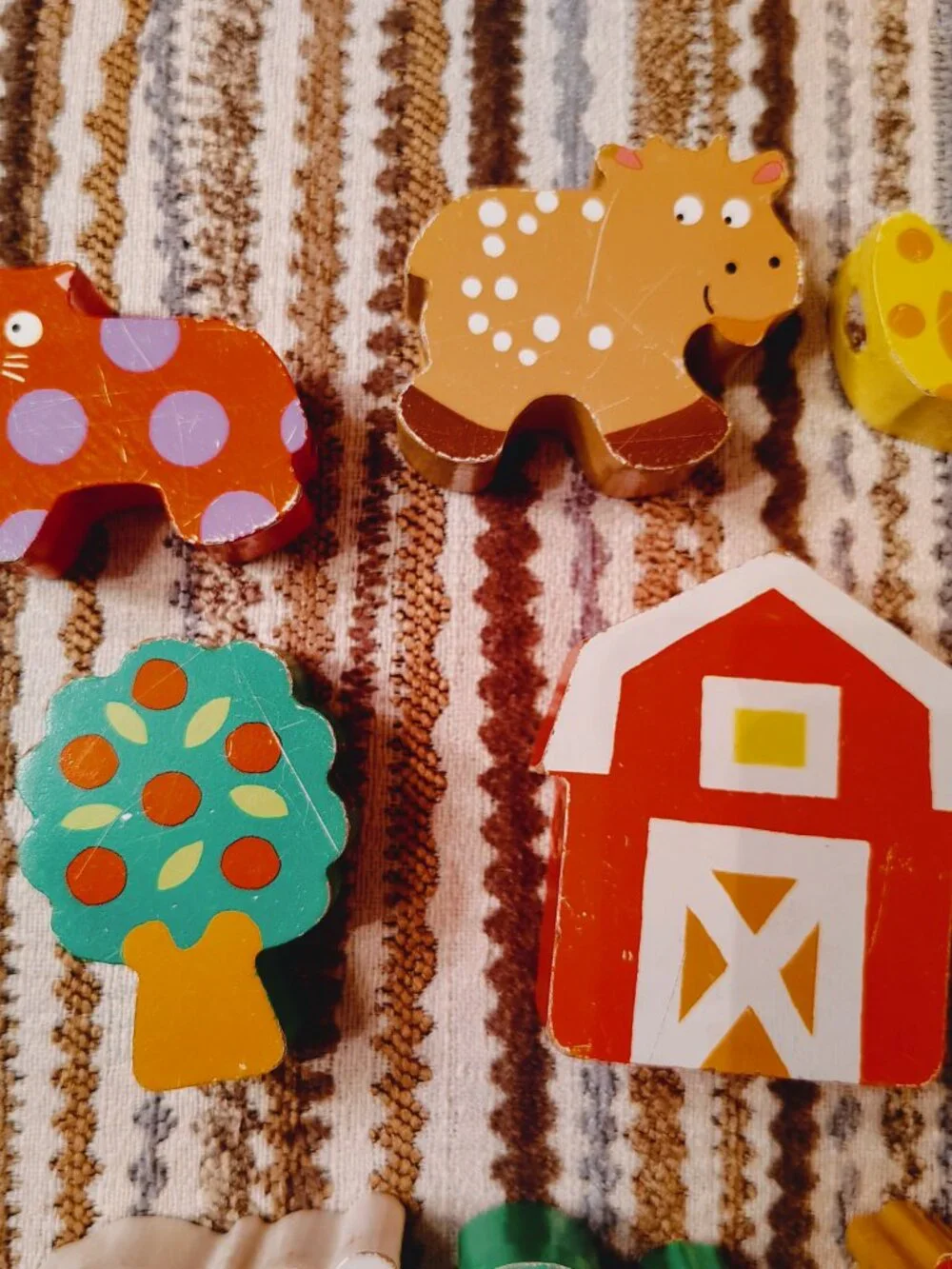 Wooden Farm Shapes Lacing Blocks 15 Pieces Barn Animals Tree Tractor